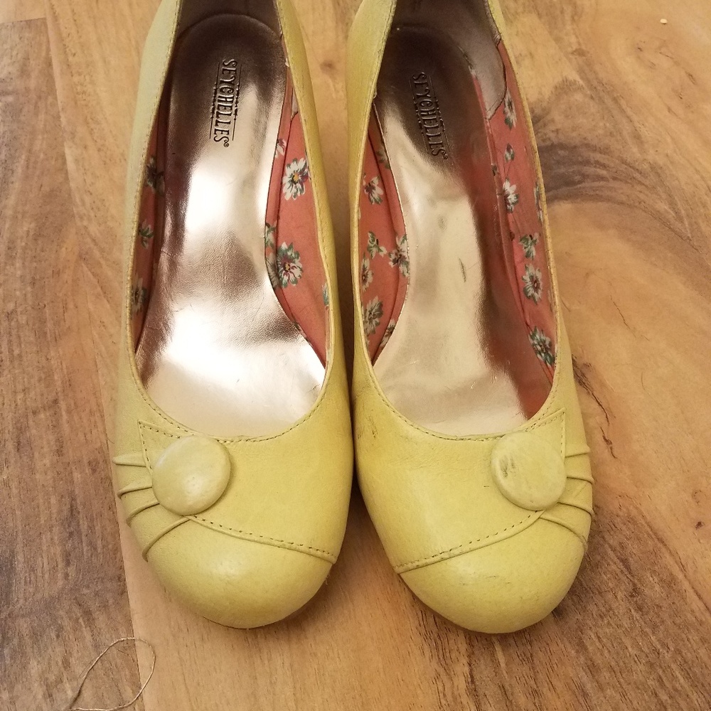 Yellow wedges